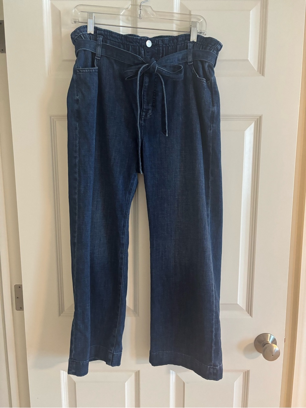 Banana Republic Factory Paperbag Waist Wide leg cropped jeans. EUC. Size 30